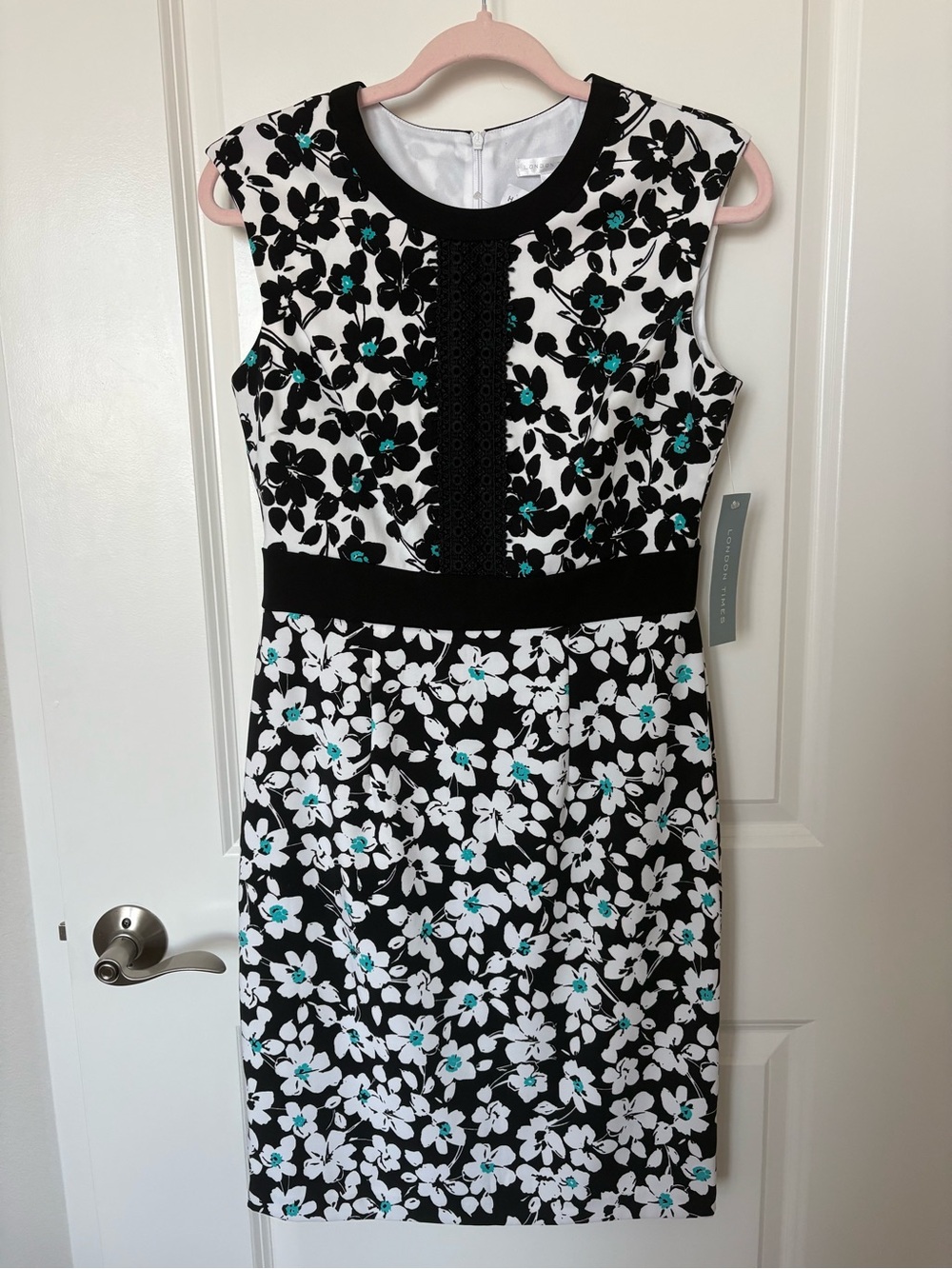 London Times Black & White Floral Sheath Dress, size 6, NWT